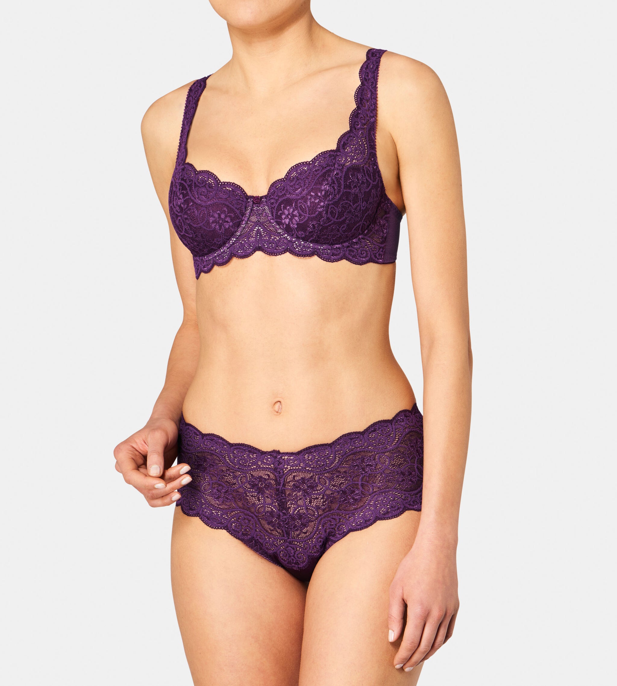 Triumph Women's Amourette 300 Padded Bra, Skin, 34B : : Clothing,  Shoes & Accessories